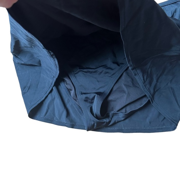 Victoria's Secrete 2pc Swimsuit Bikini Top & Black Skirt Swim Bottom‎ - Picture 5 of 15